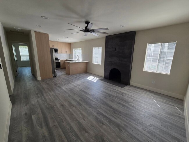 Building Photo - Completely Remodeled Home for Rent – Midto...