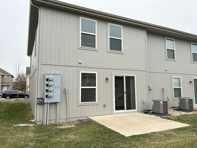 Building Photo - 3 Bed Townhome in Grain Valley
