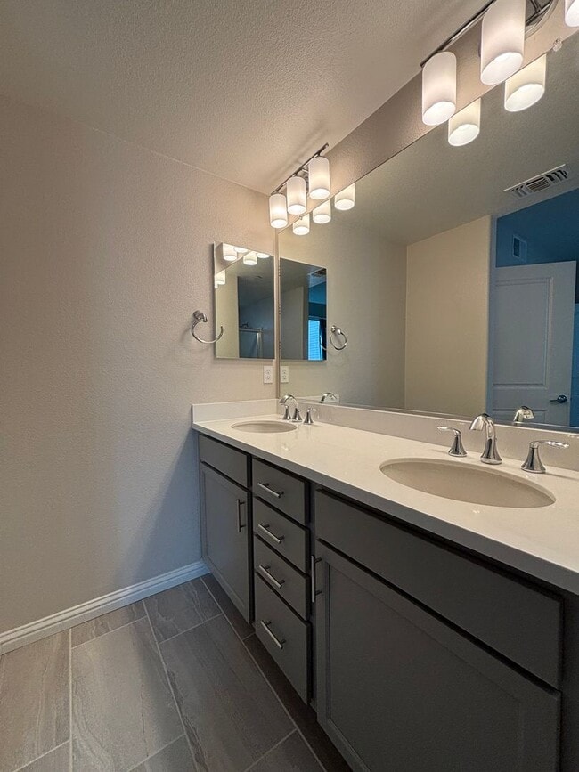 Building Photo - Move-In Ready - New Build 2 Bed / 2 Bath Condo in Milpitas