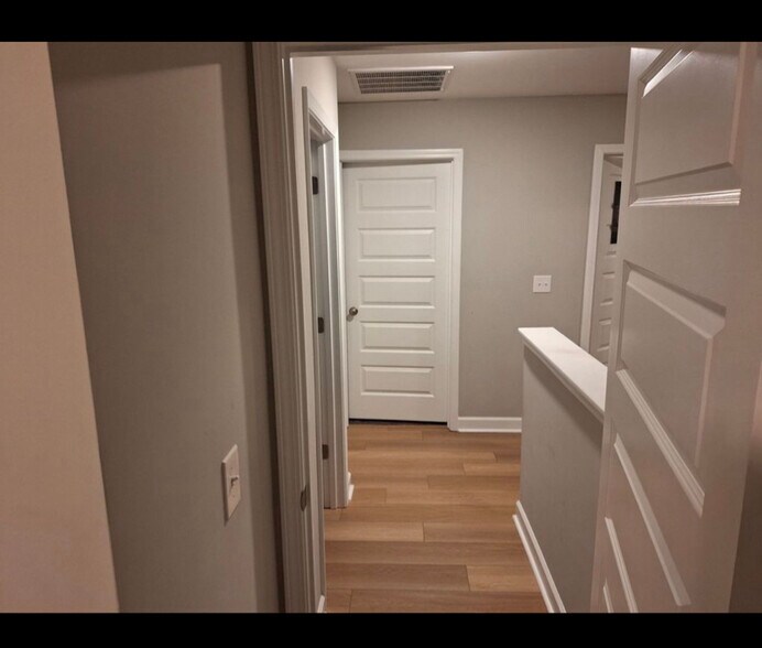 Building Photo - 317 Underhill Dr