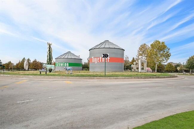 Building Photo - 327 Jolly Ginger Dr
