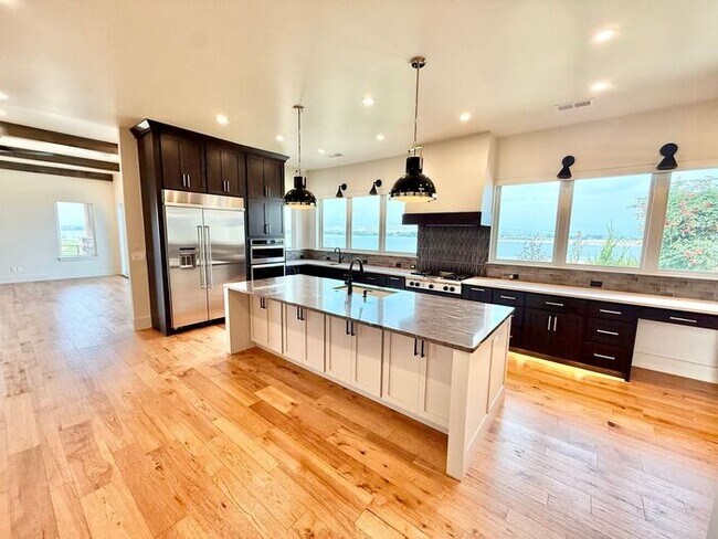 Building Photo - Luxury Golf Retreat in Berthoud with Breat...