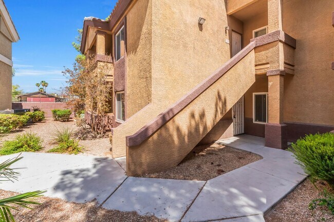 Building Photo - 6164 Pine Villa Ave