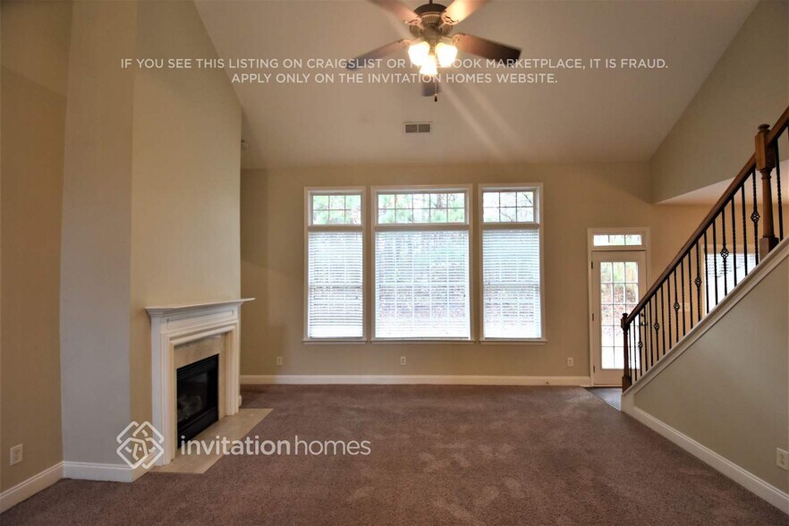 Building Photo - 490 Roland Manor Dr