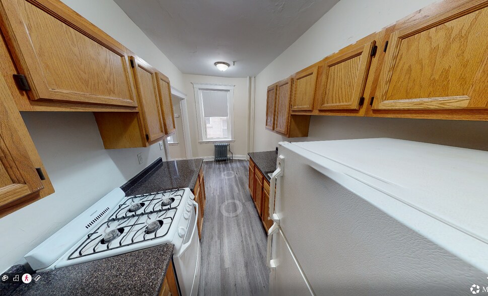 Building Photo - 425 Park Dr
