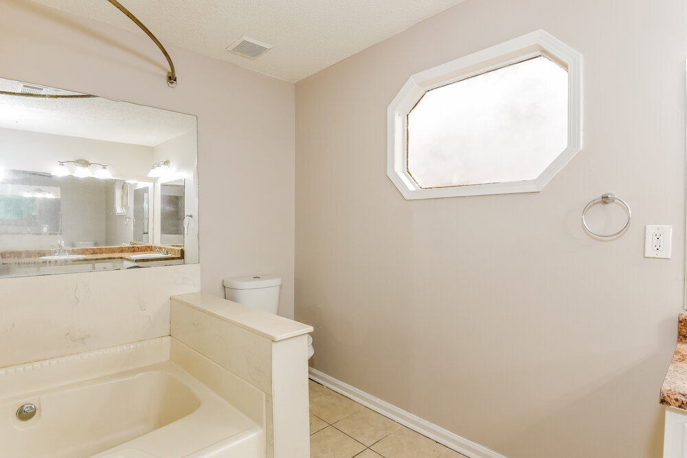 Building Photo - 221 Clydesdale Ln SE