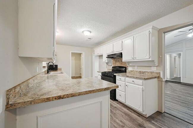 Building Photo - Charming Updated Home Near DFW Airport | 3...
