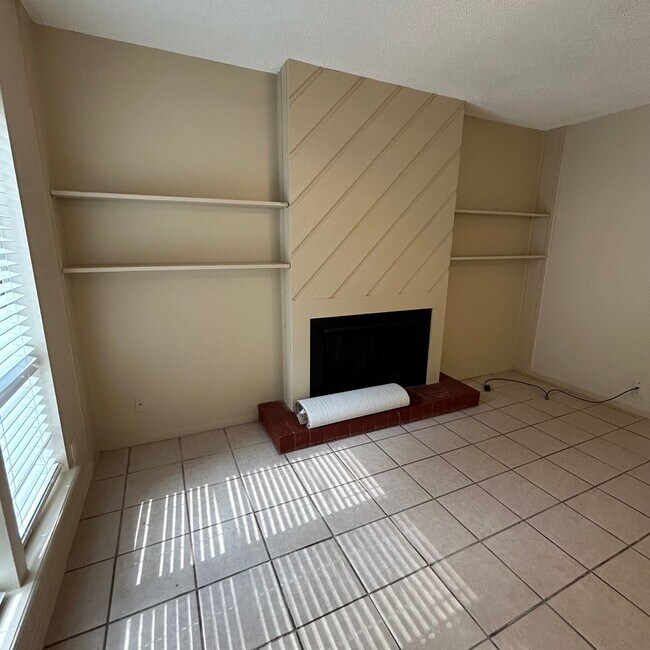 Building Photo - 7206 Creekside Dr