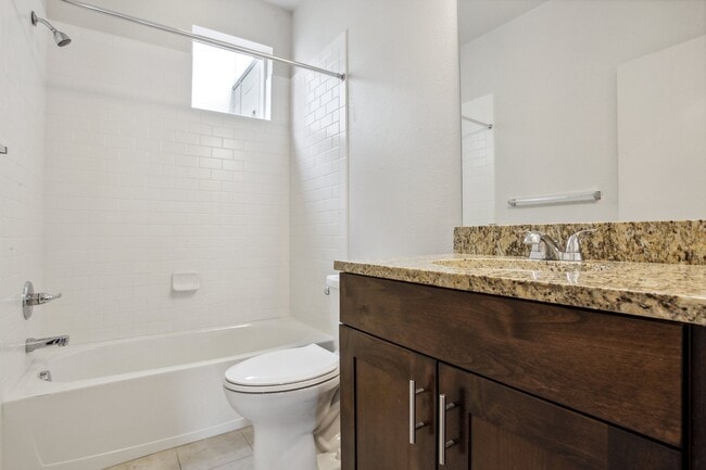 Building Photo - 2265 Glenarm Pl