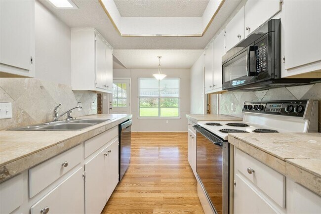 Building Photo - 5404 Salem Hill Dr