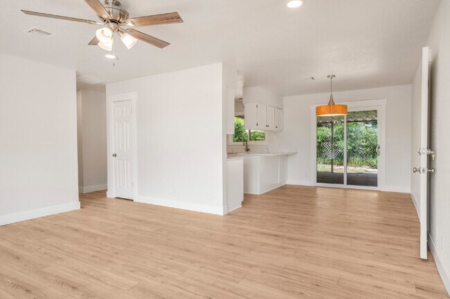 Building Photo - "Charming Newly Remodeled 4-Bed Oasis Touc...
