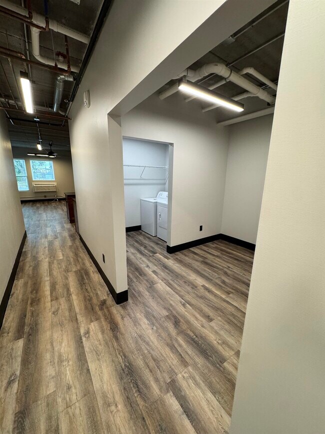 Building Photo - 217 S Badger Ave