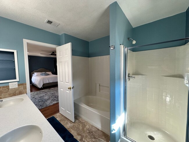 Building Photo - Furnished Beauty in Henderson