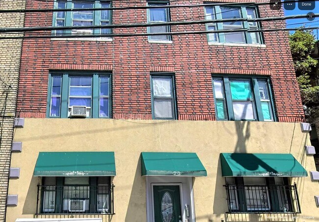 Building Photo - 213 Woodward St