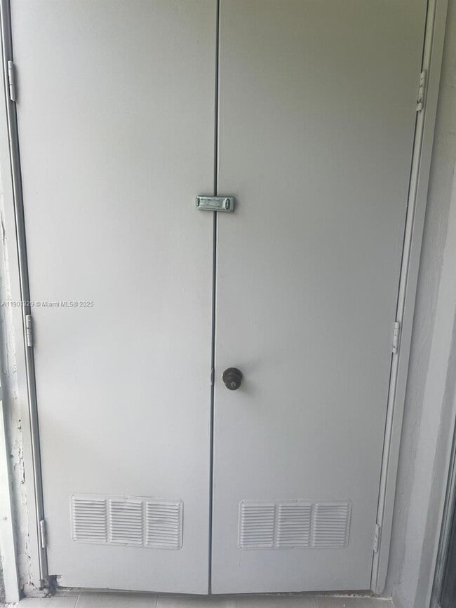 Building Photo - 438 NE 210th Cir Terrace