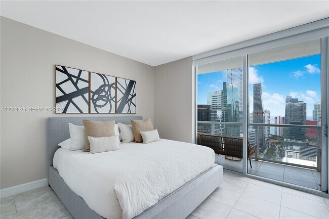 Building Photo - 1060 Brickell Ave