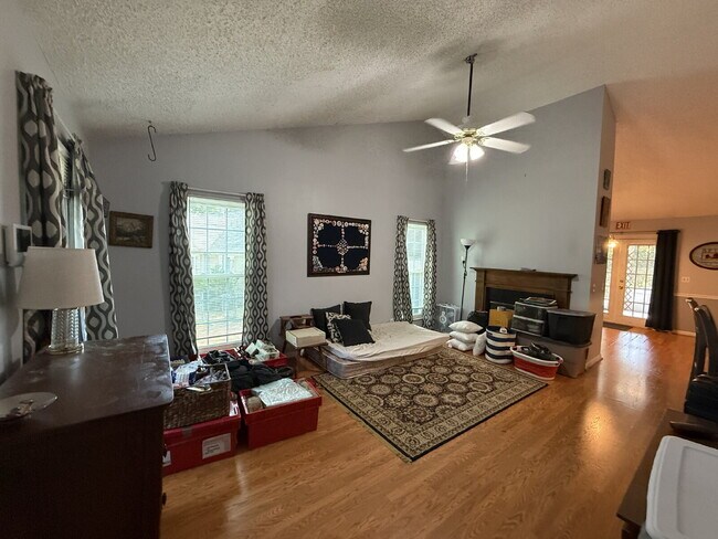 Building Photo - Single-Level 2 Bed, 2 Bath Duplex Near Percy Priest Lake with Lawn Care Included