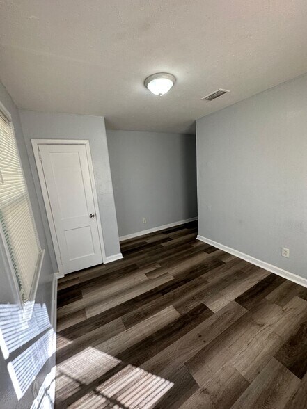 Building Photo - 1611 W 34th St