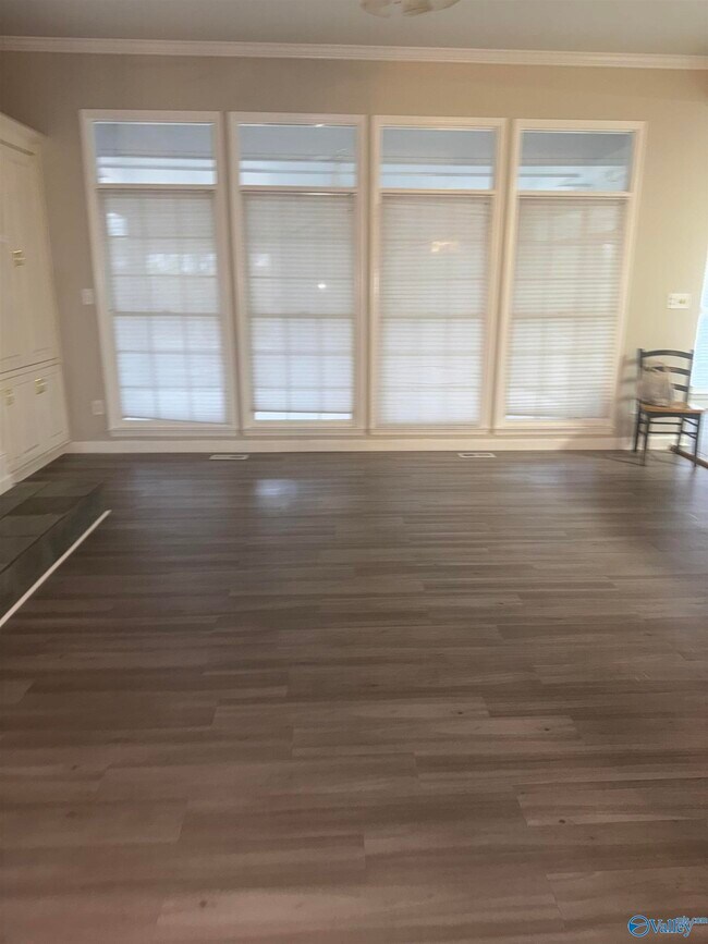 Building Photo - 113 Montrose Dr