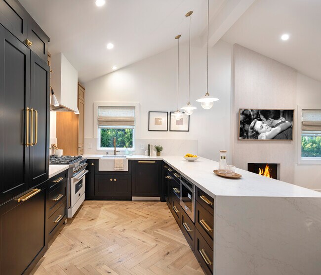 Building Photo - 23 Calaveras Ave