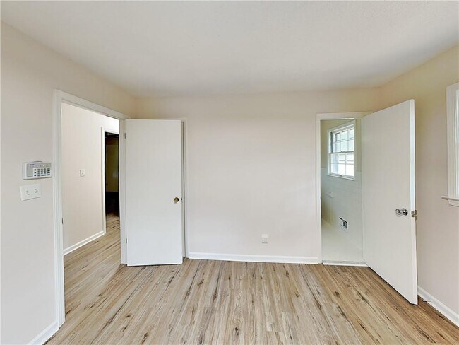 Building Photo - 3908 Bellair Dr