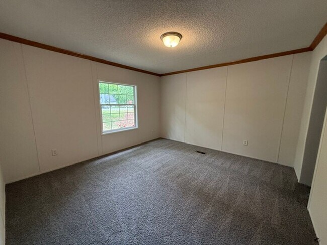 Building Photo - FOR RENT WINSTON SALEM