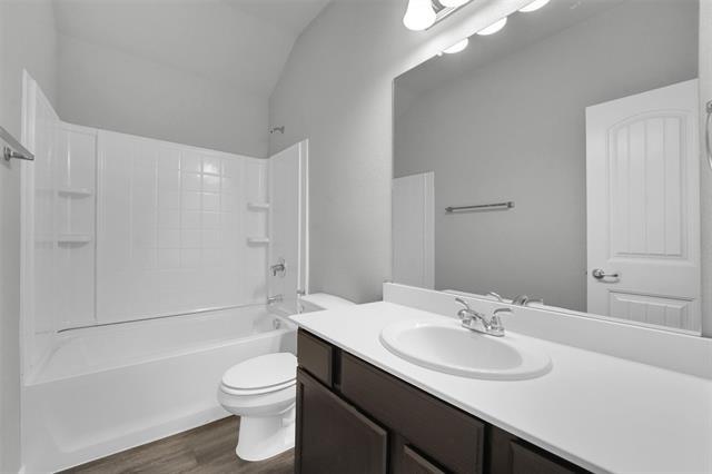 Building Photo - 5165 Glen Eden Dr
