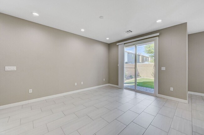 Building Photo - 2022 Single Family Home: 50% off first mon...