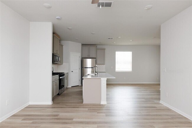 Building Photo - 6206 Marsh Ln