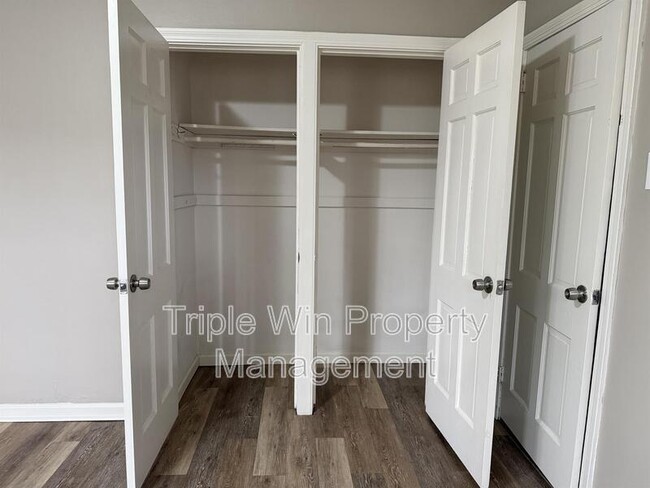 Building Photo - 520 Hentschel Pl