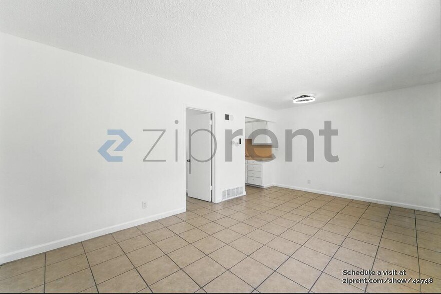 Building Photo - 132 W 18th St
