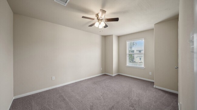 Building Photo - 13092 Greenbriar Dr