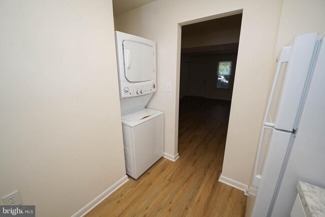 Building Photo - 734 Hemlock St