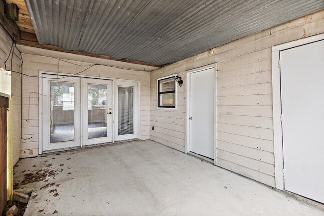 Building Photo - 3/2 townhouse at the Rez!