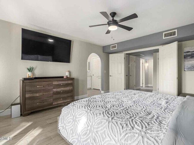 Building Photo - 6583 N 79th Pl