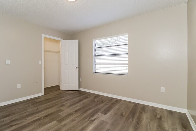 Building Photo - 8823 Gum Tree Ave