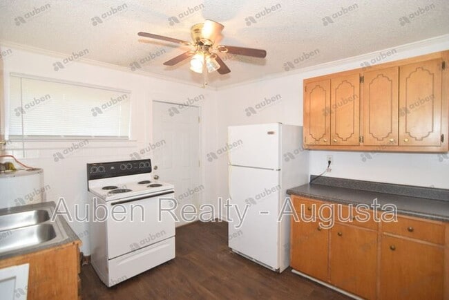 Building Photo - 2165 1/2 Telfair Street