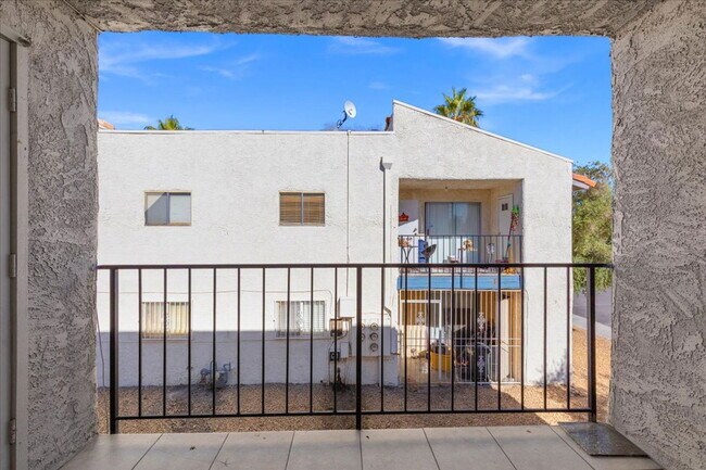 Building Photo - 3649 S Van Dyke Ave