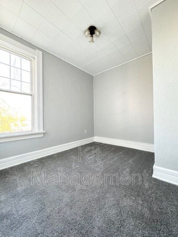 Building Photo - 1141 Earlwood Ave