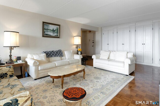 Building Photo - 143 Hoyt St