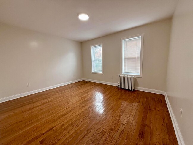 Building Photo - 546 Bergen Ave