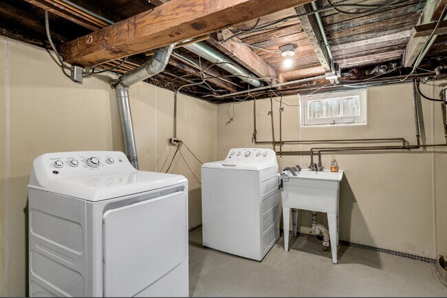 Building Photo - 519 N Park St