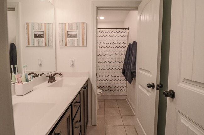 Building Photo - Spacious 4 Bedroom, Pet Friendly with Fenced In Backyard, Mimosa Bay Community Amenities