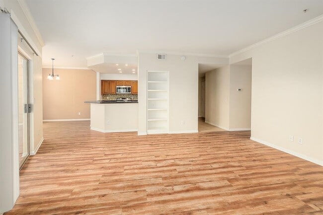 Building Photo - 6000 Shepherd Mountain Cove