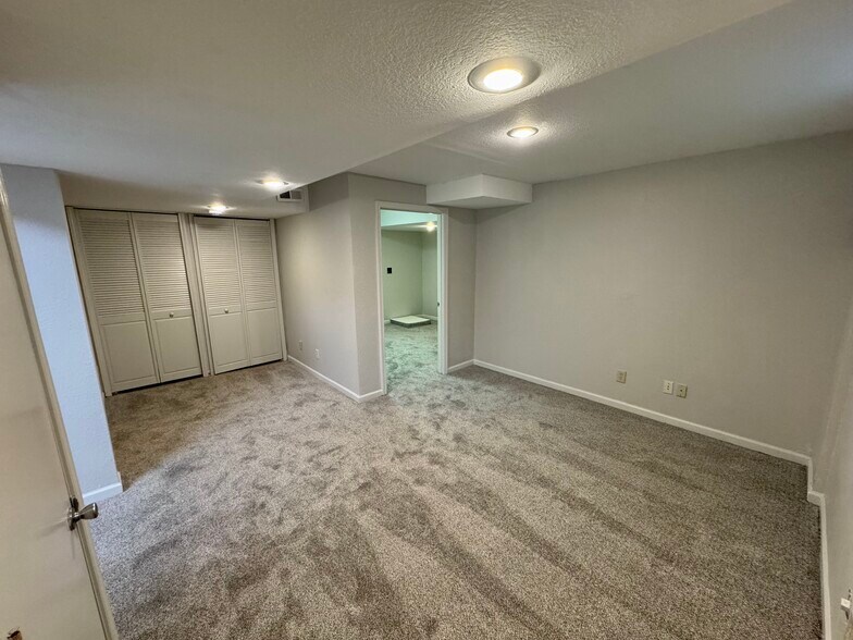 Building Photo - 1412 SW Highland Dr