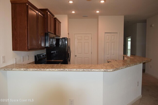 Building Photo - 620 Remington Green Dr SE