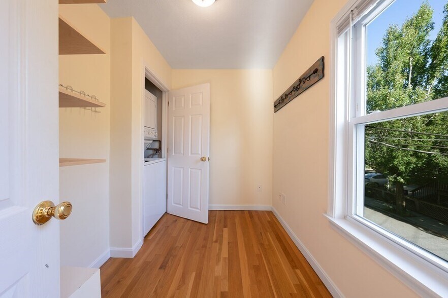 Building Photo - 24 Wilton St