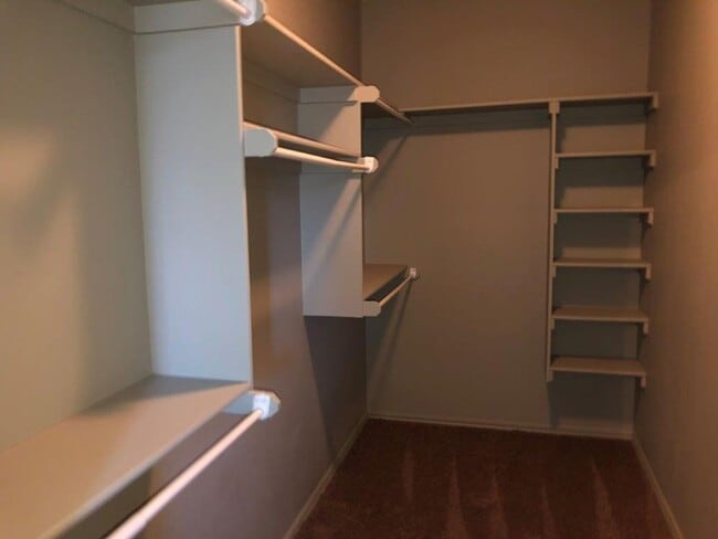 Building Photo - $200 off your move in by May 15th! Located in Edgewood Manor and in Mustang School District!, Nea...