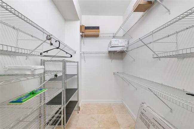 Building Photo - 3270 NE 15th St