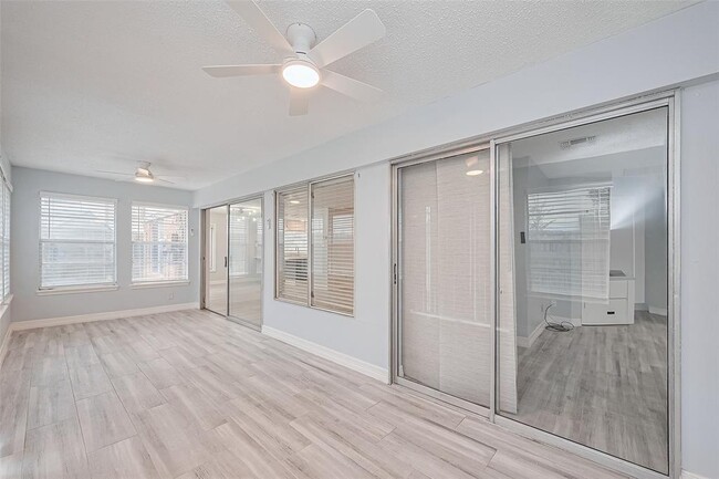 Building Photo - 2115 Streamcrest Ln